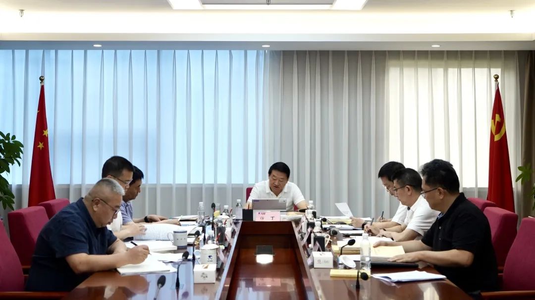 省老哥俱乐部集团党委理论学习中心组召开2023年第八次专题学习钻研会